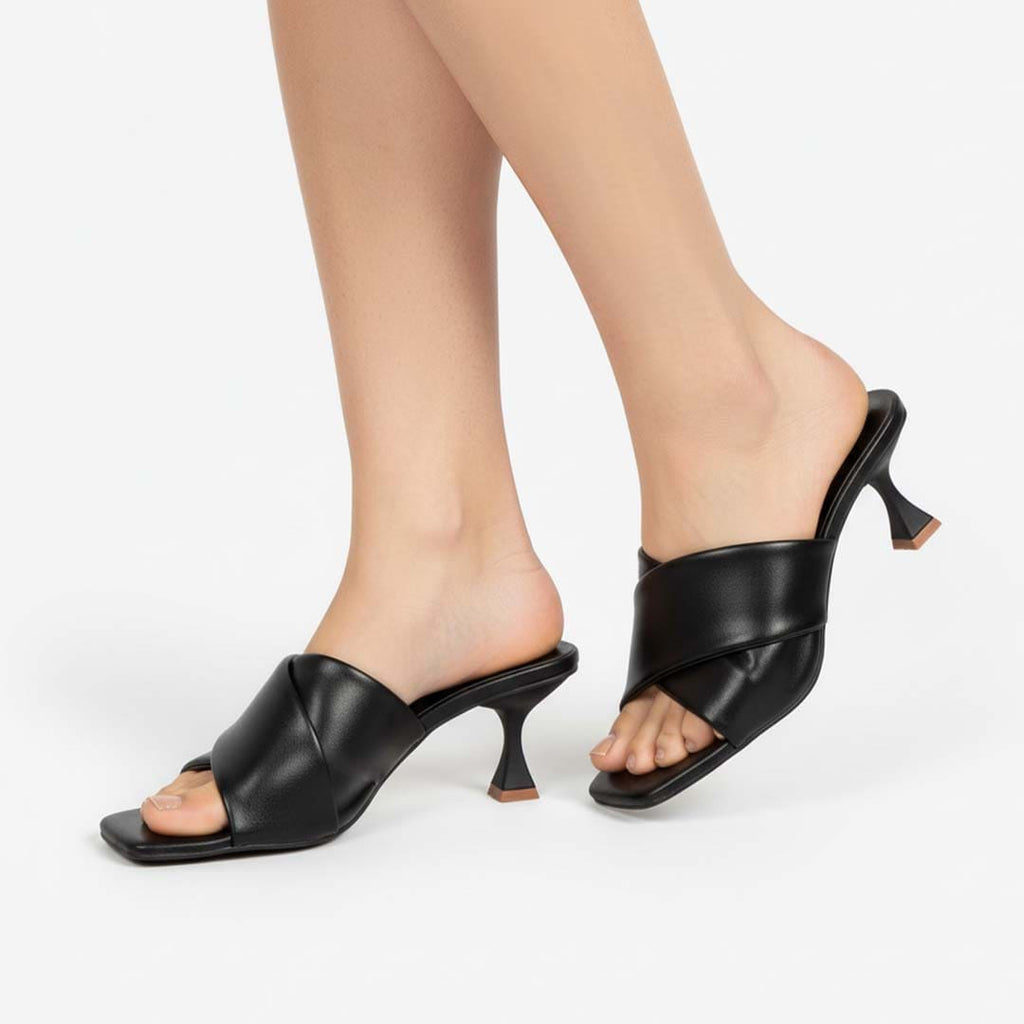 T-strap Black, Heel Code: i#233